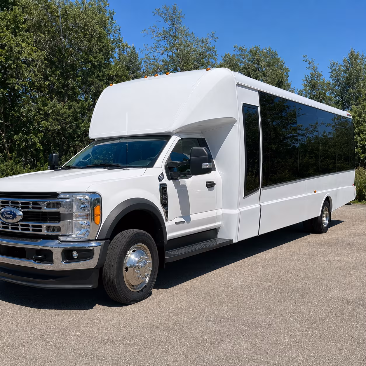 corporate airport transfer buses between redmond municipal airport and bend