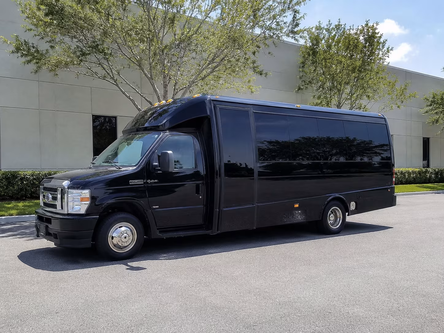 minibus rentals for corporate wine tour events near bend