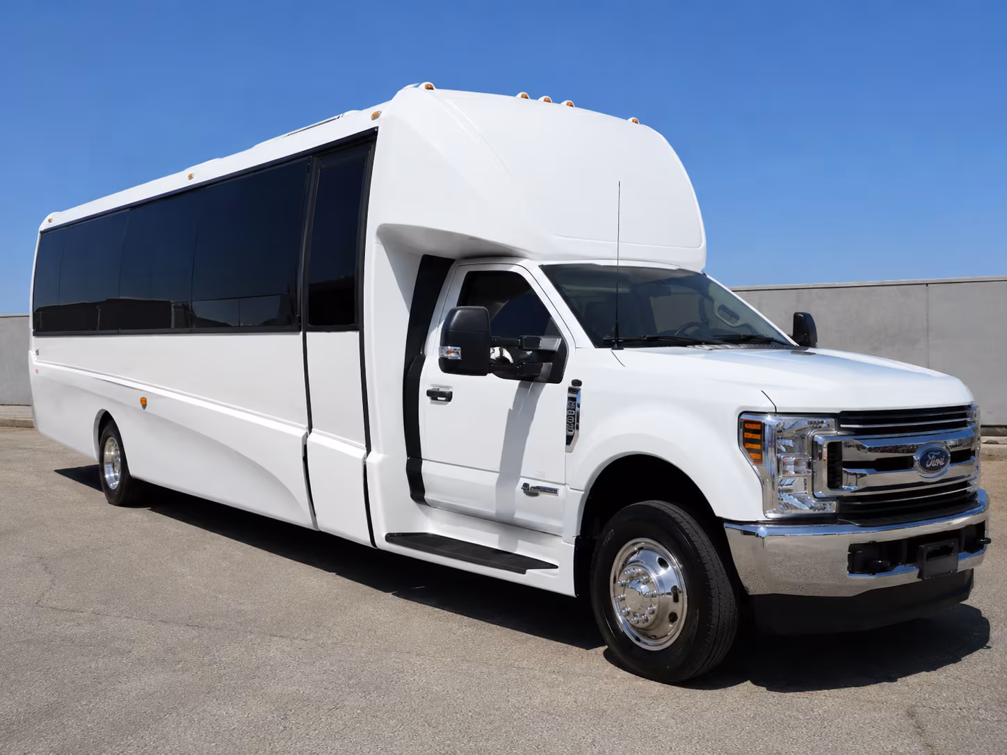 ski resort shuttle buses to mt bachelor and beyond